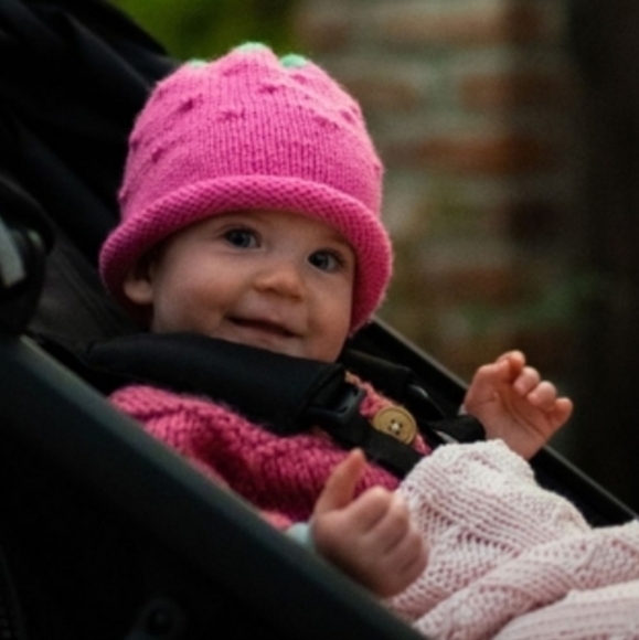 Hand-knit Raspberry Baby Hat 🍓 - Picture 2 of 4
